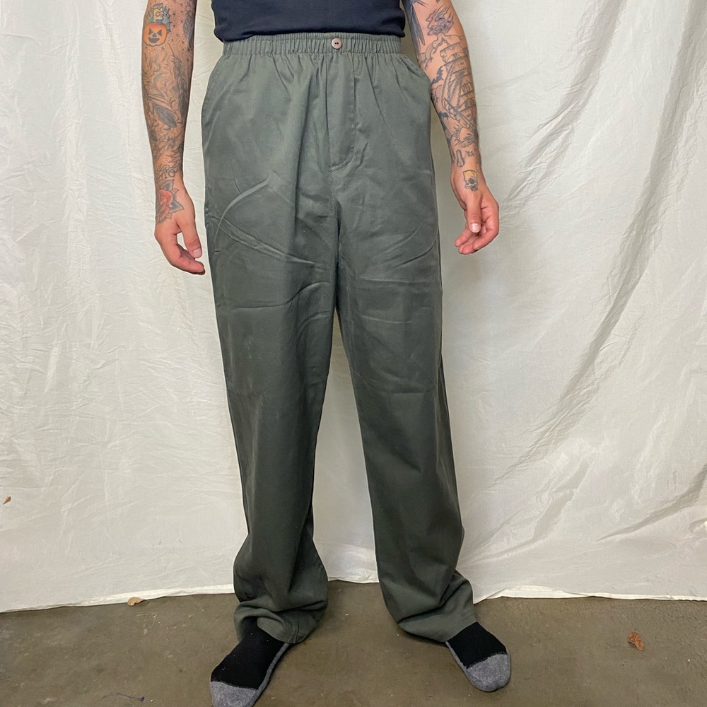 Dress pants with stretchy waistband.